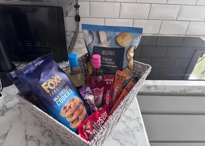 Tomelle Luxury -5 Beds-near Etihad Stadium- Coop Live-high Speed Wifi & Free Parking Дом отдыха *