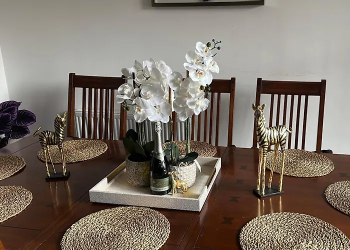 5 Bedroom Luxury Townhouse Near Centre, Sleep 16 公寓