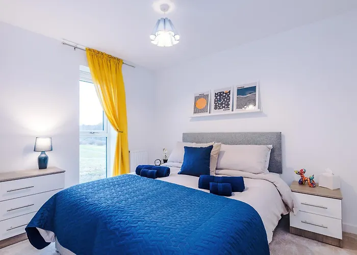 Stunning 3 Story Home, 3 X King Size Beds, Pool Table, Free Parking X2, Ping Pong דירה מנצ'סטר