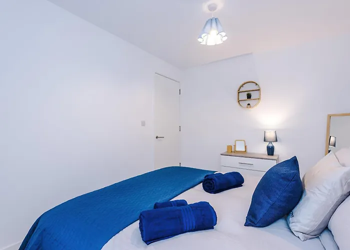 Stunning 3 Story Home, 3 X King Size Beds, Pool Table, Free Parking X2, Ping Pong מנצ'סטר