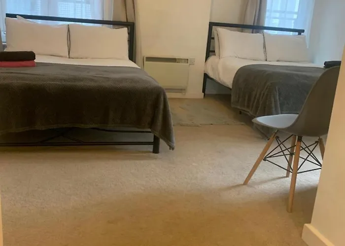 Spacious Penthouse With Parking Manchester