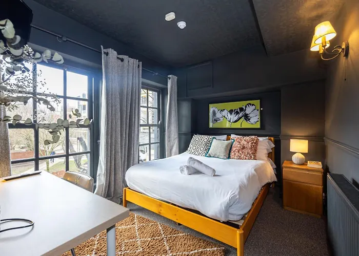 Guestready - Rose And Monkey Manchester