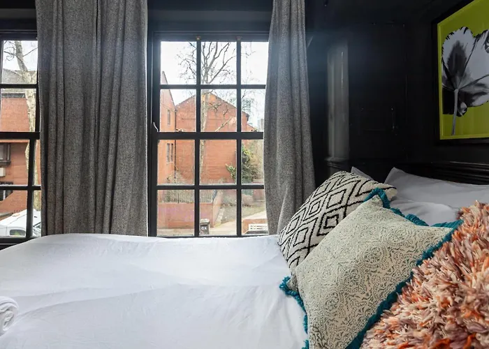 Guestready - Rose And Monkey *