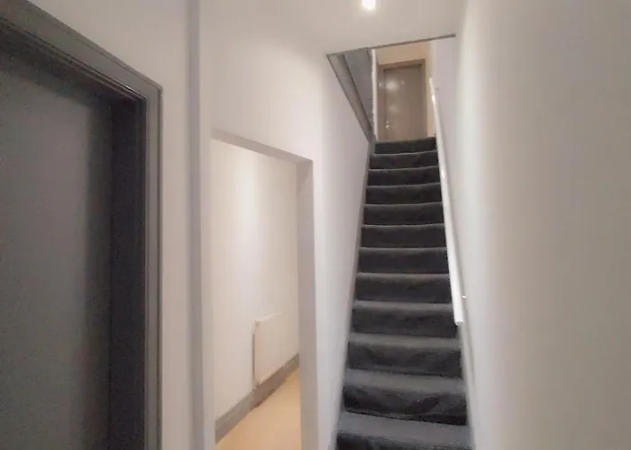 Double-bedroom In The Heart Of Eccles Bh2 Perfect For Short Gæstehus