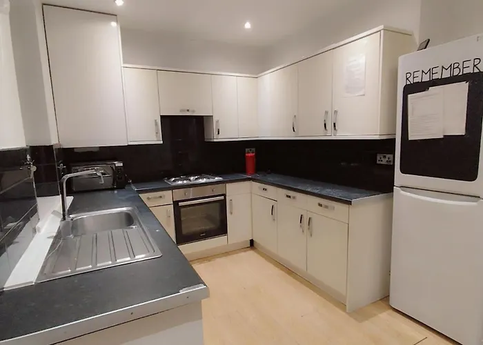 Double-bedroom In The Heart Of Eccles Bh1 Perfect For Short 게스트하우스 맨체스터