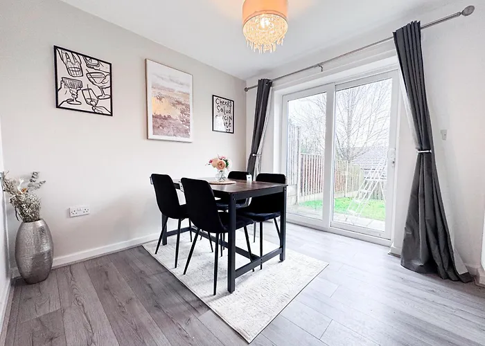 Lokfu Garden By Furnished 3 Bedroom House Free Parking Perfect For Contractors And Families *