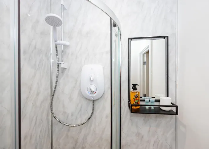 Private Ensuite With Kitchen Access By Irwell *