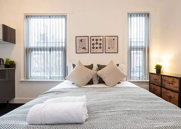 Private Ensuite With Kitchen Access By Irwell * Manchester