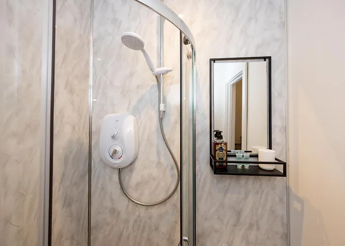 Private Ensuite With Kitchen Access By Irwell