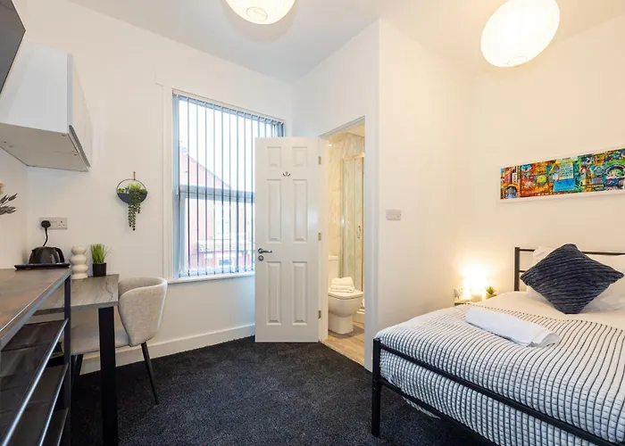 Private Ensuite With Kitchen Access By Irwell Hotel