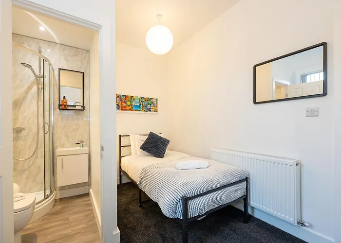 Private Ensuite With Kitchen Access By Irwell Manchester