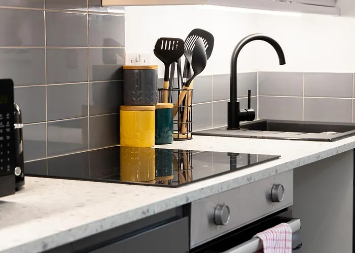 Hotel Private Ensuite With Kitchen Access By Irwell