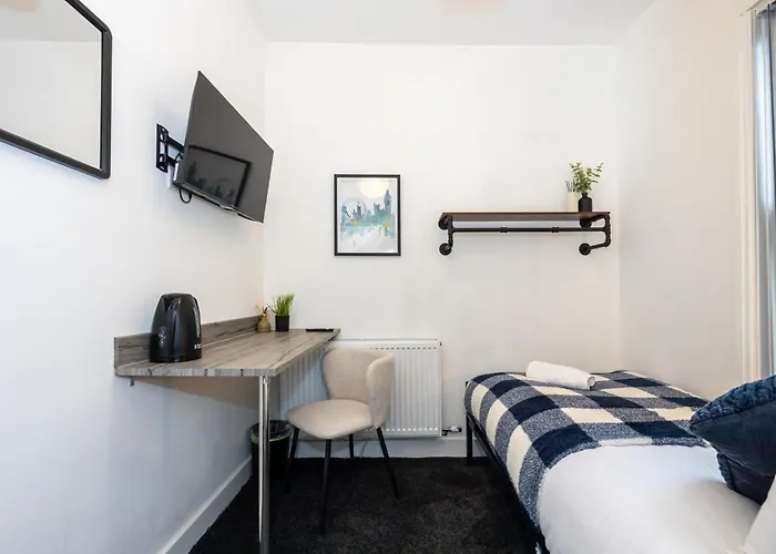 Private Ensuite With Kitchen Access By Irwell Manchester