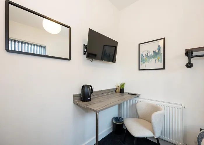 Private Ensuite With Kitchen Access By Irwell