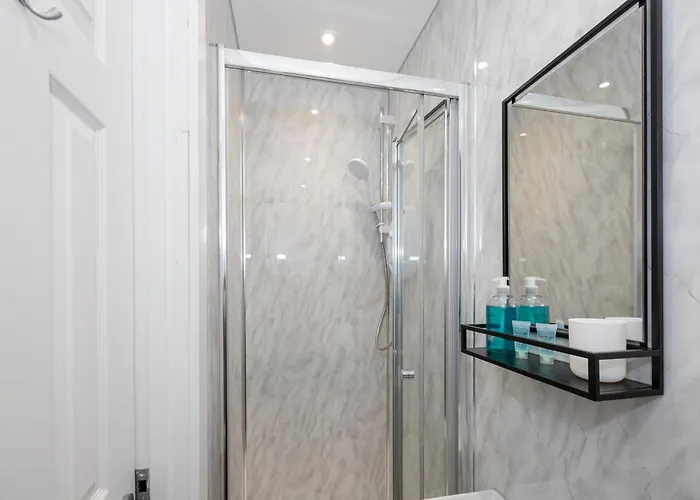 Hotel Private Ensuite With Kitchen Access By Irwell *