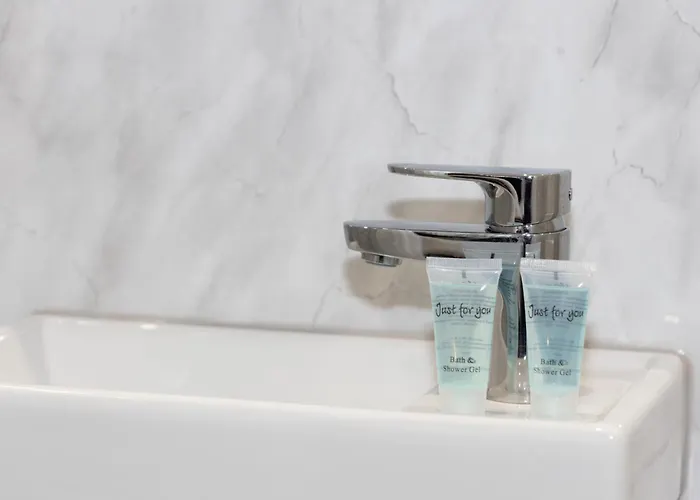 Private Ensuite With Kitchen Access By Irwell * Manchester