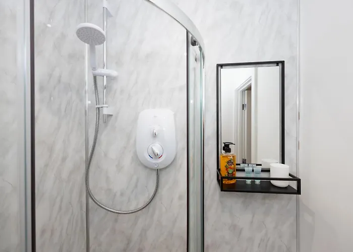 Private Ensuite With Kitchen Access By Irwell Hotel *