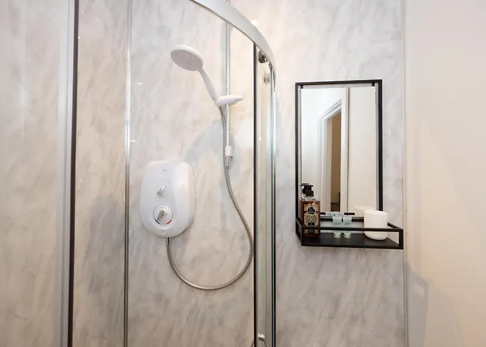 Private Ensuite With Kitchen Access By Irwell Manchester