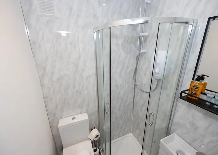 Private Ensuite With Kitchen Access By Irwell *
