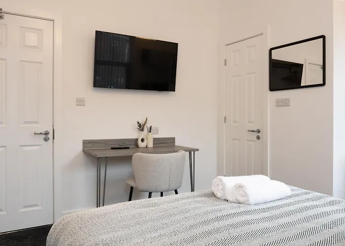 Private Ensuite With Kitchen Access By Irwell *