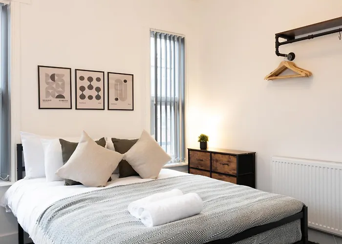 Private Ensuite With Kitchen Access By Irwell *