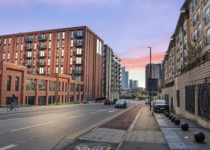 New Stylish Free Parking Sleeps 5 Or 6 *