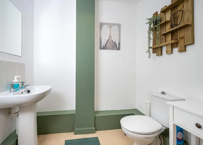 Cosy 4-bed House L Garden L Free Parking L Wifi L Specious L Hosted By The Cosy Corner Nationwide