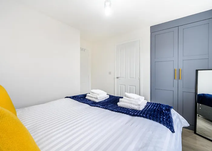 House With Garden, Sleeps 5, Centre Close, Manchester, Free Fast Wi-fi, Free Parking, 55-inch Tv, Self-check In - Contractors! * 曼彻斯特