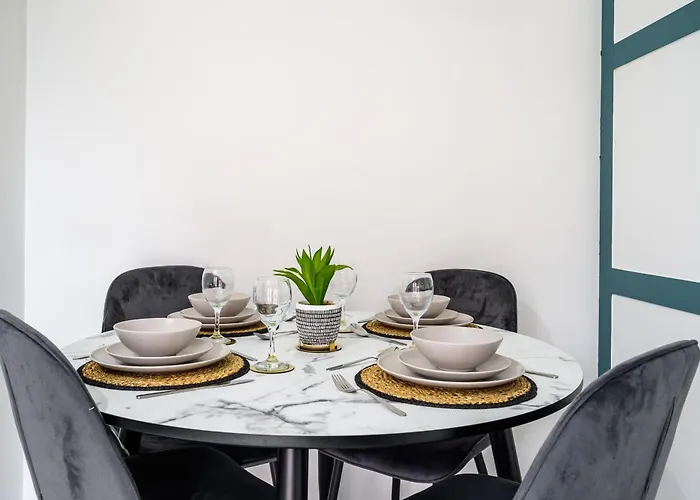 別荘 House With Garden, Sleeps 5, Centre Close, Manchester, Free Fast Wi-fi, Free Parking, 55-inch Tv, Self-check In - Contractors!