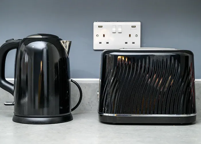 House With Garden, Sleeps 5, Centre Close, Manchester, Free Fast Wi-fi, Free Parking, 55-inch Tv, Self-check In - Contractors! 曼彻斯特