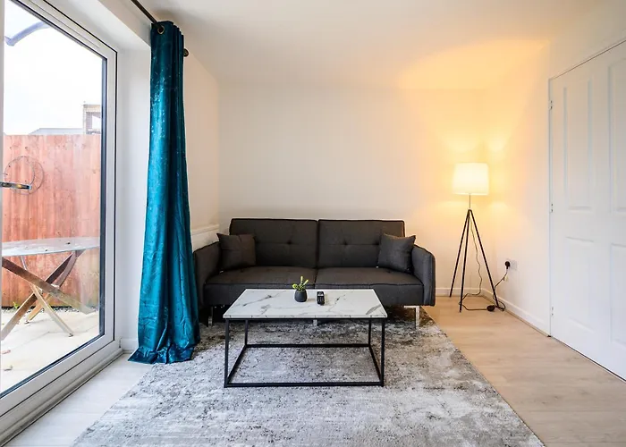 House With Garden, Sleeps 5, Centre Close, Manchester, Free Fast Wi-fi, Free Parking, 55-inch Tv, Self-check In - Contractors! 度假居 *