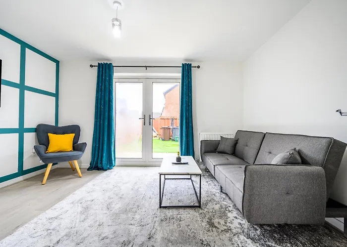 度假居 House With Garden, Sleeps 5, Centre Close, Manchester, Free Fast Wi-fi, Free Parking, 55-inch Tv, Self-check In - Contractors! *