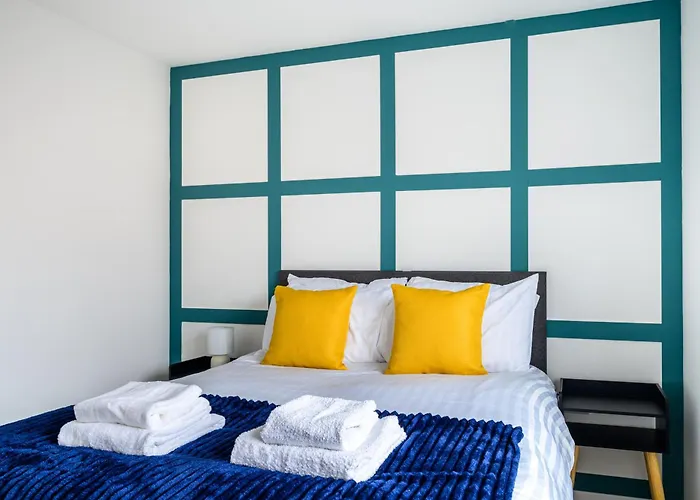 別荘 House With Garden, Sleeps 5, Centre Close, Manchester, Free Fast Wi-fi, Free Parking, 55-inch Tv, Self-check In - Contractors! マンチェスター