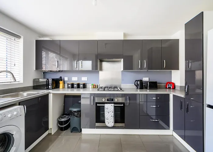 House With Garden, Sleeps 5, Centre Close, Manchester, Free Fast Wi-fi, Free Parking, 55-inch Tv, Self-check In - Contractors! 度假居 *