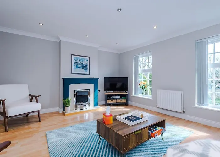 Charming Townhome Retreat, Close To Prázdninový dům Manchester