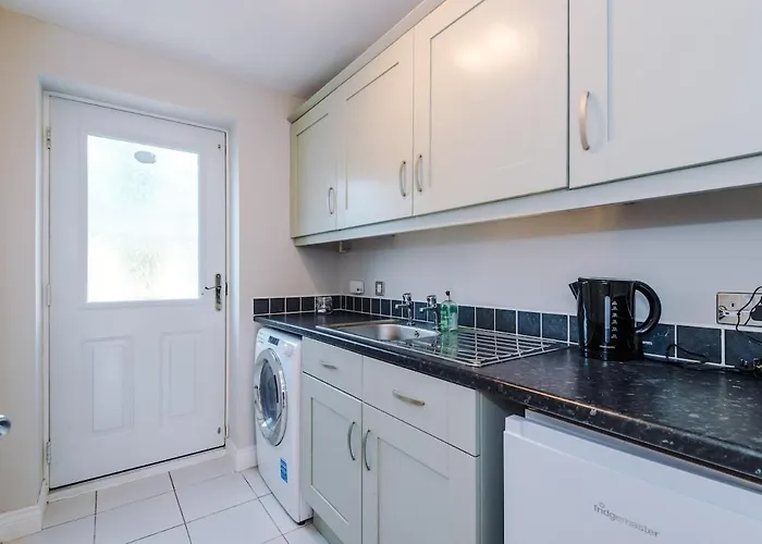 Charming Townhome Retreat, Close To *