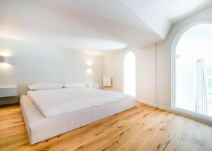 Santorini By The Heim Апартаменты Манчестер