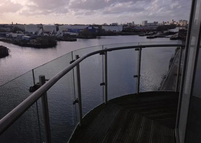 Lovely One Private Bedroom In Shared 2 Bedroom