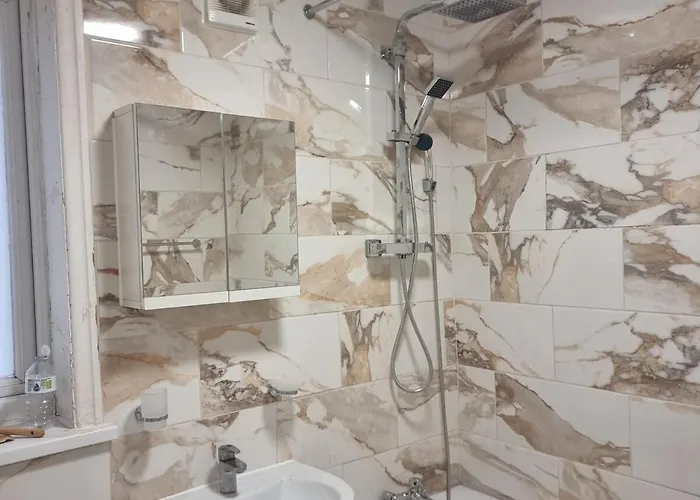 Northern Water Park Escape Sleeps 10 *