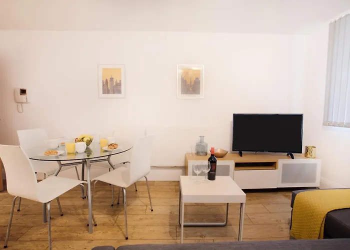 Apartman 2br, Smart Tv, Self Check-in, Coffee Machine *