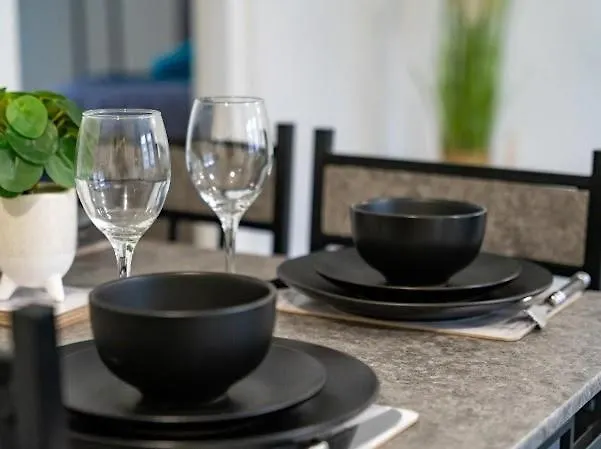 Stylish 2br Retreat - Garden & Fast Wifi Lägenhet Manchester