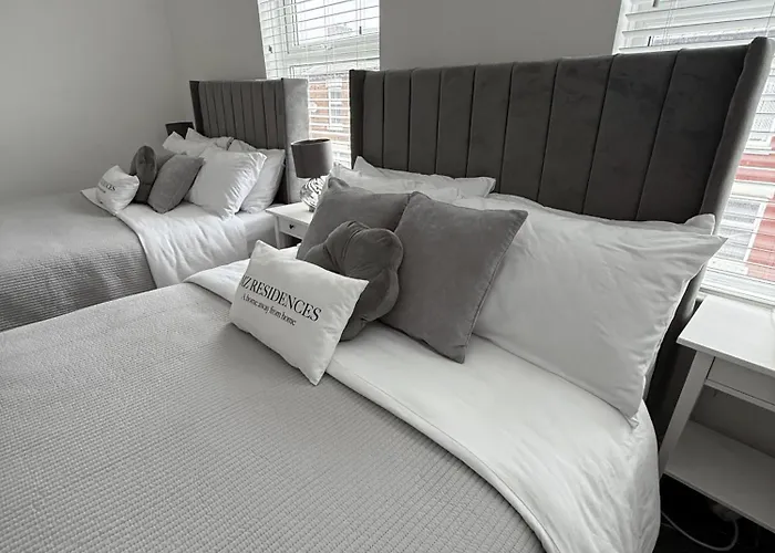 A Away From * مانشستر