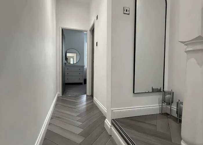 بيت للعطل A Away From *