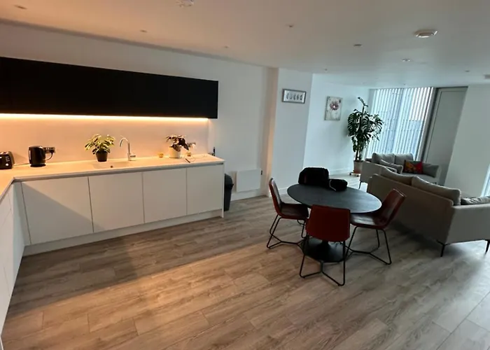 Ahg Luxury Tower Suite - Stunning City Views At Central Manchester