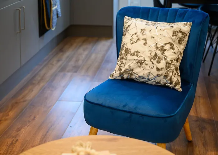 Spacious 4-bed Luxury - Garden, Free Parking, Sleeps 8