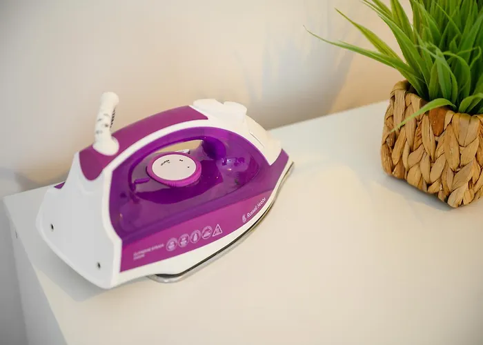 Spacious 4-bed Luxury - Garden, Free Parking, Sleeps 8 맨체스터