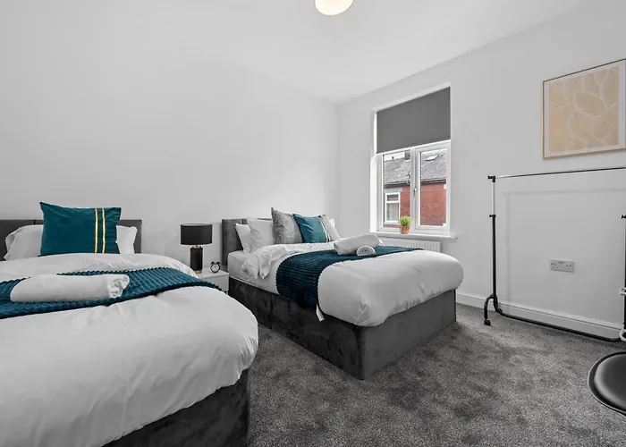 Apartamento Spacious 4-bed Luxury - Garden, Free Parking, Sleeps 8 Mánchester