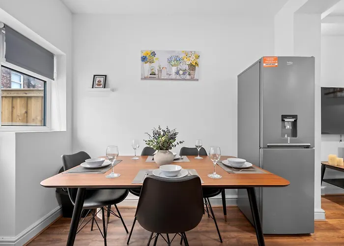 Spacious 4-bed Luxury - Garden, Free Parking, Sleeps 8 Apartamento Mánchester