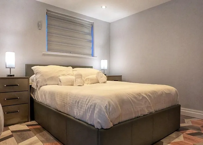 Beautiful 5 Bedroom Sleeps 12 People In Casa vacanze *