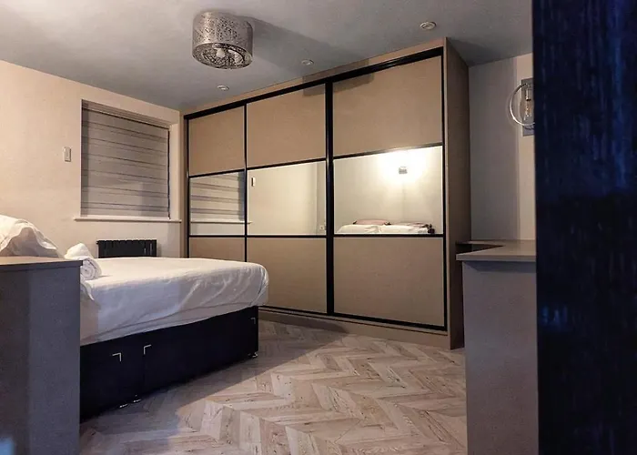 Beautiful 5 Bedroom Sleeps 12 People In Casa vacanze Manchester